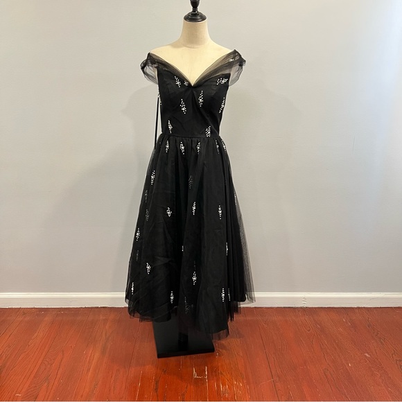 MAC Duggal Black Off The Shoulder Pearl Embellished Tulle Cocktail Dress Reemoly - Picture 5 of 17